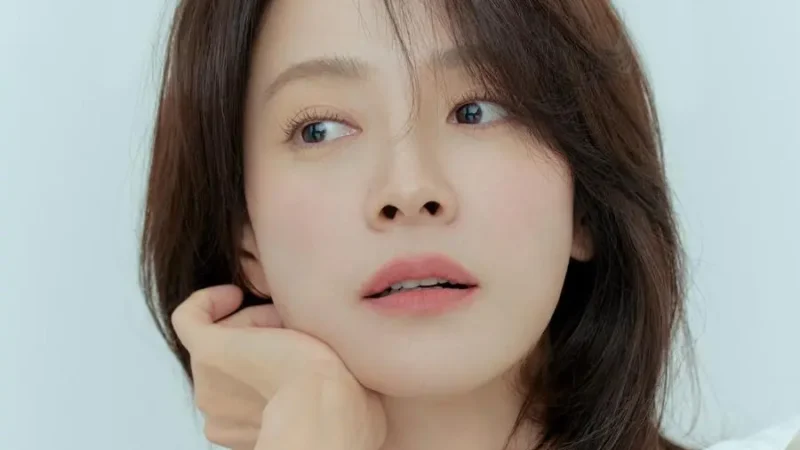 Agência de Song Ji Hyo responde às alegações sobre seu pai