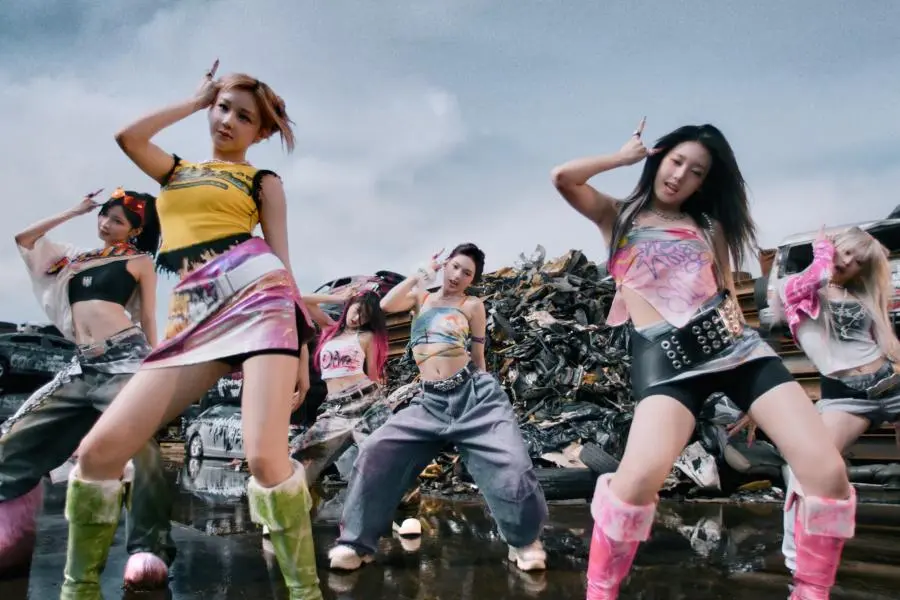 Assista: BABYMONSTER enlouquece em novo MV com tema de pesadelo