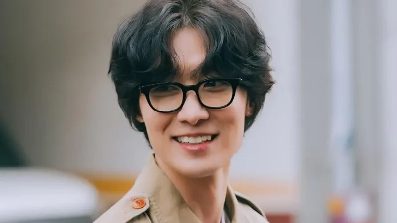 Chang Ryul se transforma em um refinado diretor de música no novo drama ‘Love Me’