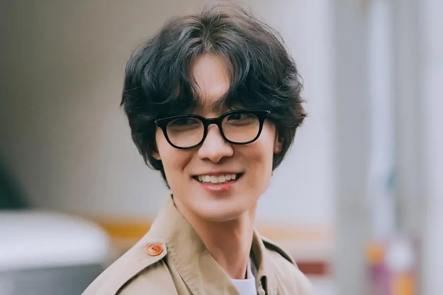 Chang Ryul se transforma em um refinado diretor de música no novo drama ‘Love Me’