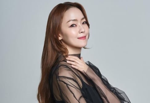 Kim Yoon Ah, do JAURIM, fala sobre suas lutas com paralisia neurológica: ‘Não sei quanto tempo mais viverei, então tenho que trabalhar o máximo que posso’