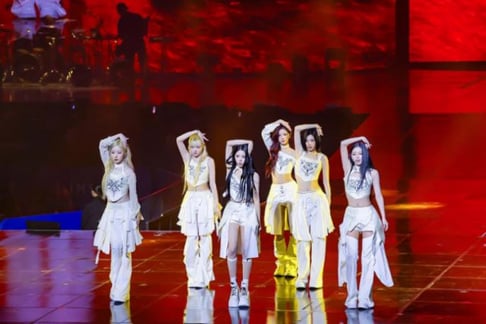 NMIXX inicia primeira turnê mundial ‘ZERO FRONTIER’ após alcançar o 1º lugar com ‘Blue Valentine’