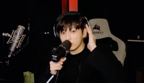 Jungkook, do BTS, revela detalhes sobre novo álbum durante transmissão ao vivo no Weverse