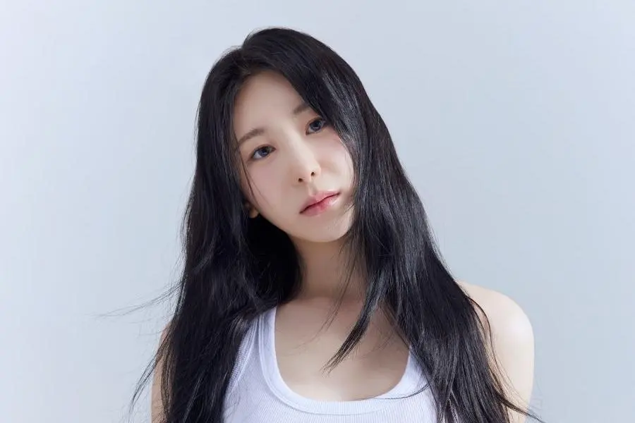 Lee Chae Yeon assina contrato com nova agência de entretenimento + Revela novas fotos de perfil