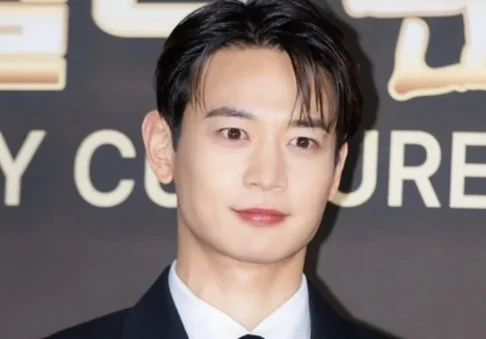 Minho, integrante do SHINee, emociona fãs em fan meeting antes do lançamento de novo single