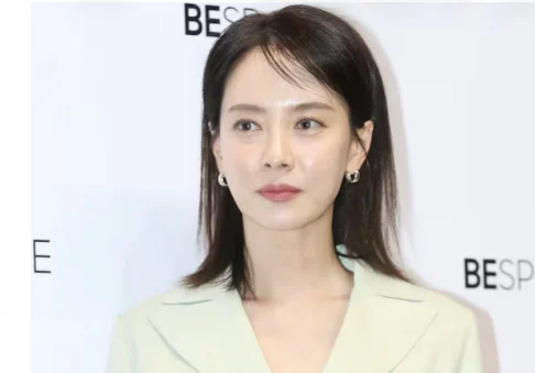 Song Ji Hyo revela relacionamento de 8 anos durante ‘Running Man’