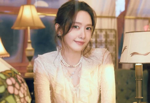 YoonA do Girls’ Generation brilha em fotos conceituais de inverno para single solo ‘Wish to Wish’