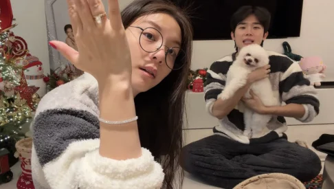 Ailee emocionada com bracelete de diamantes do marido Choi Si Hoon