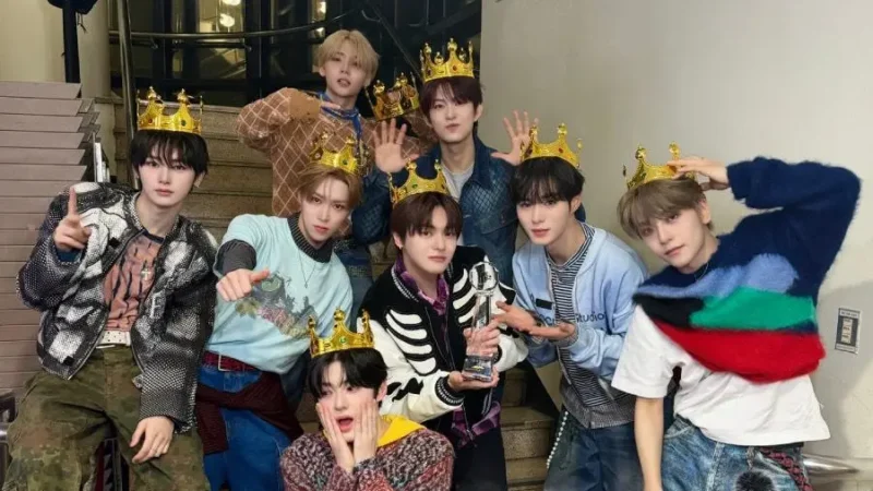 ALPHA DRIVE ONE conquista 2ª vitória no ‘Music Bank’ com “FREAK ALARM” e performances de EXO, ENHYPEN e mais