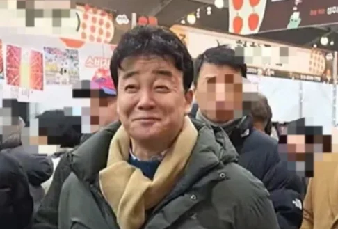 Baek Jong Won faz retorno público após polêmicas: reações online negativas