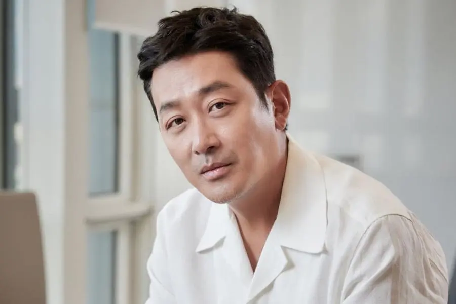 Ha Jung Woo responde com cautela aos rumores de casamento em julho