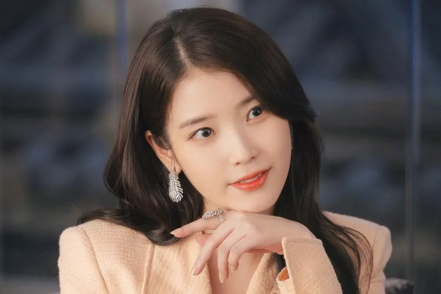 IU se casa com Príncipe Byeon Woo Seok em ‘Perfect Crown’