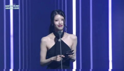 Lee Mi Joo brilha no HMA 2025 com visual maduro e apresentação refinada