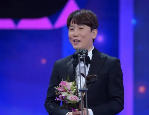 Nam Chang Hee anuncia casamento após pegar buquê de Jo Se Ho