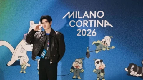 Sunghoon, do ENHYPEN, ganha destaque raro na mídia olímpica como condutor da tocha não atleta